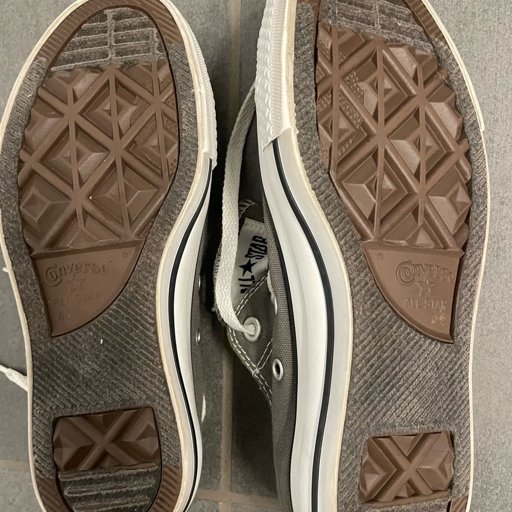 Gray converse - Picture 3 of 5